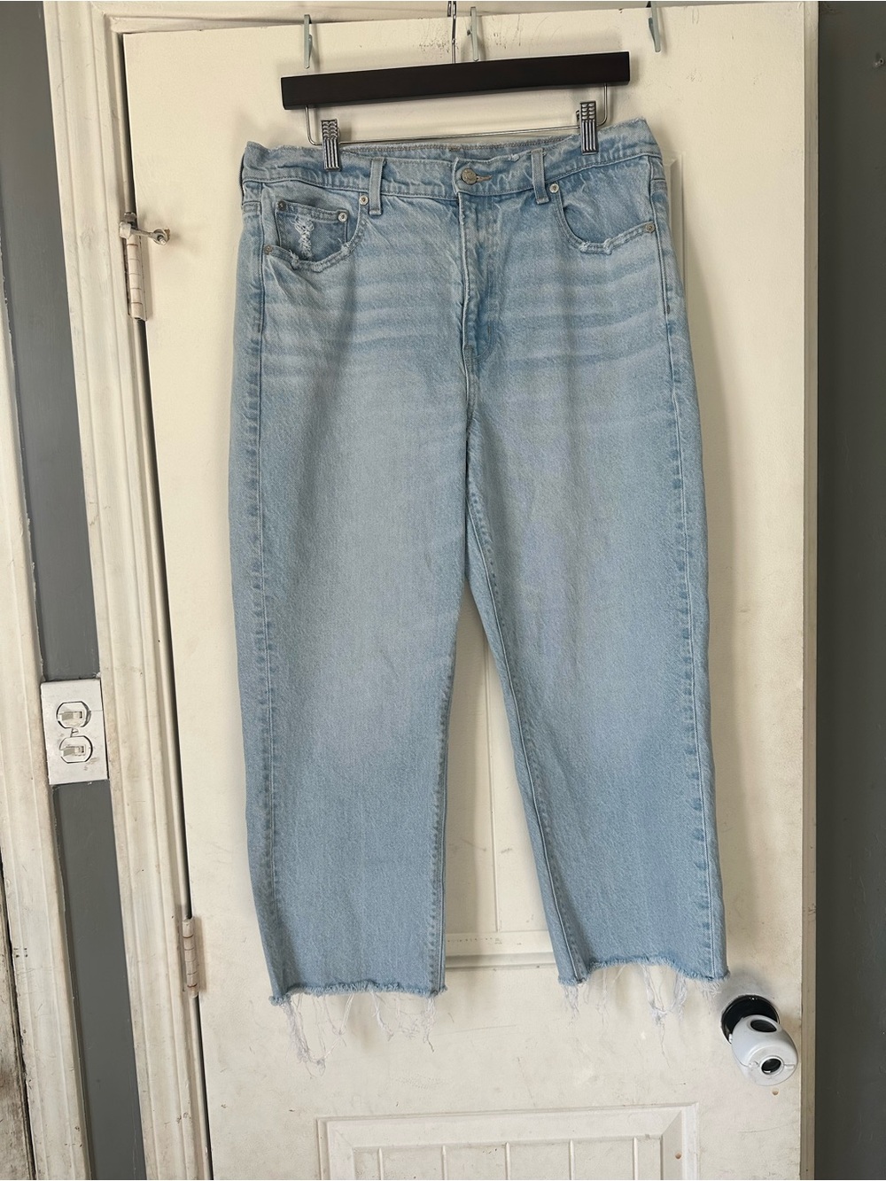 American Eagle Super High Rise Straight Jeans- 14 Short